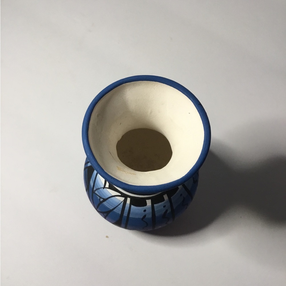 Miniature Blue Navaho Vase, signed AT VT - Picture 2 of 3